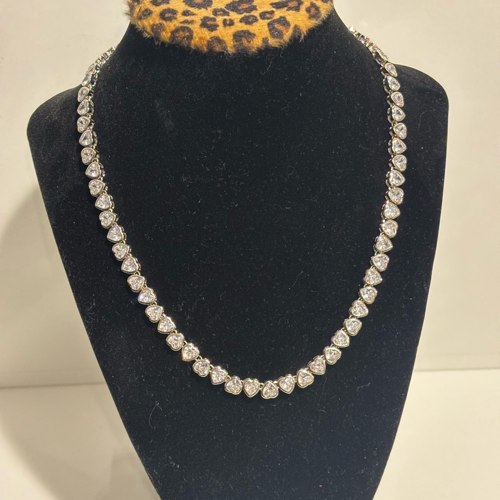 Silver Heart-Link Crystal Necklace - Timeless Sparkle